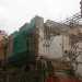 Foto 12. Ma a due passi da questi sgargianti strutture, si trova un buco creato da un palazzo quasi completamente demolito e diventato ormai una discarica a cielo aperto 